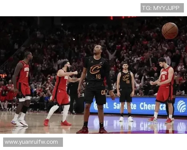 2018年NBA季后赛火箭与雷霆第四场激战回顾与精彩瞬间分析